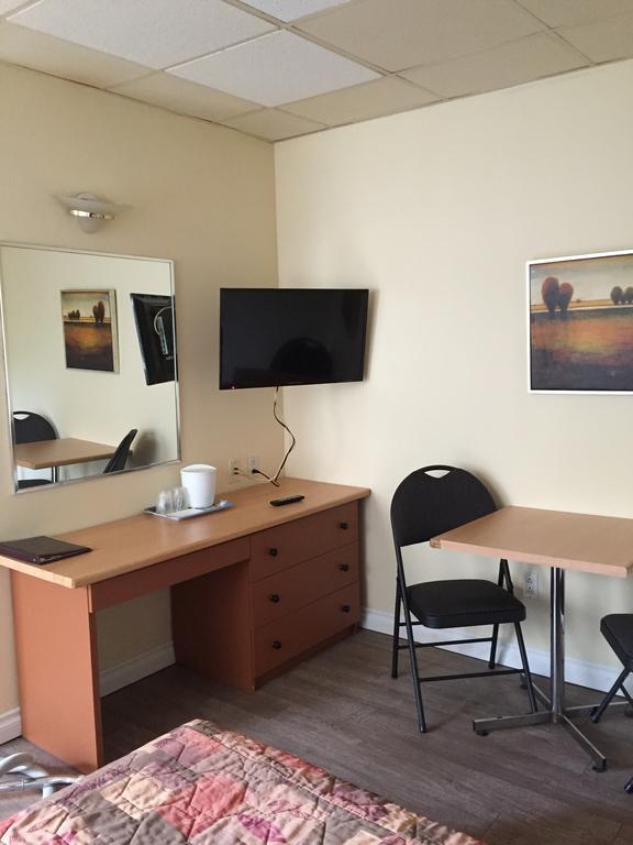 Motel Capri Et Suites 레팡티니 객실 사진