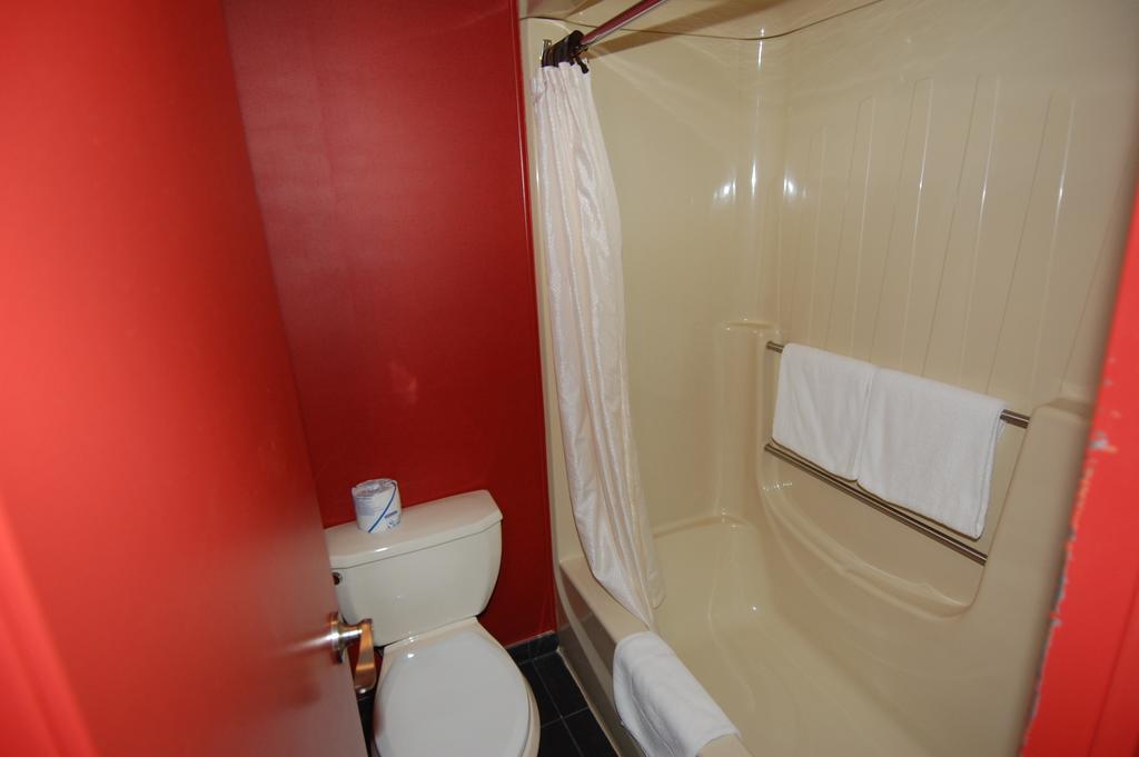 Motel Capri Et Suites 레팡티니 외부 사진