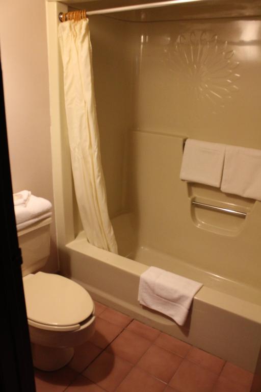 Motel Capri Et Suites 레팡티니 외부 사진