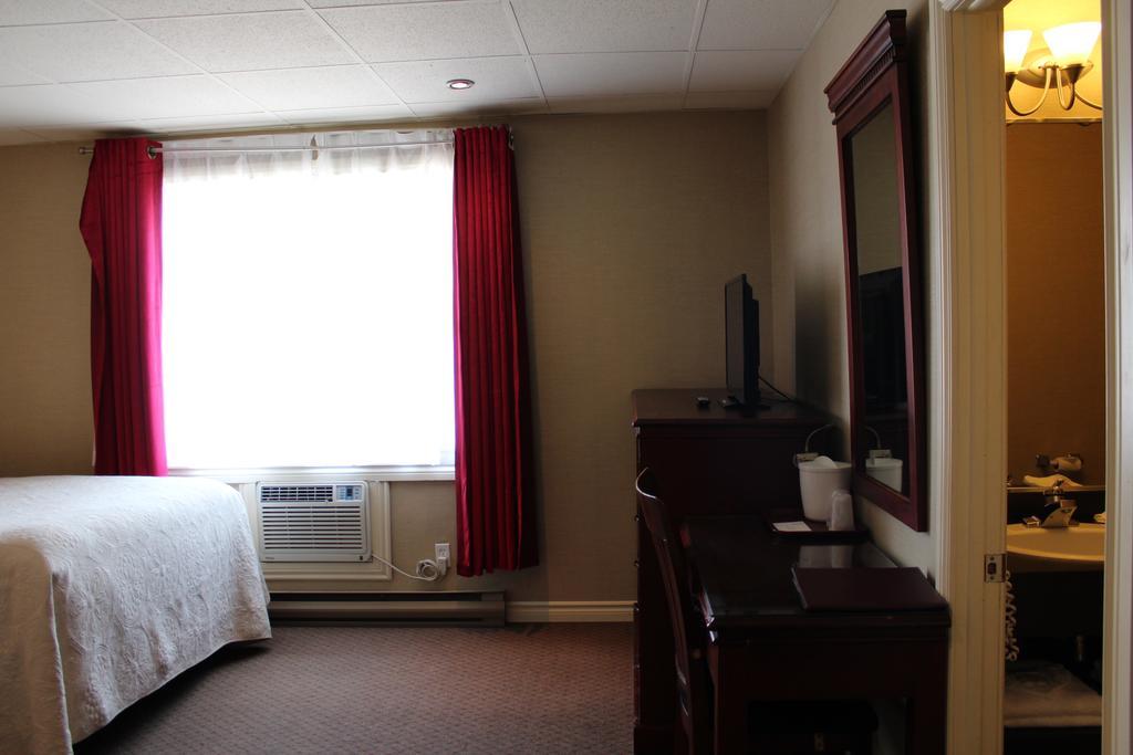Motel Capri Et Suites 레팡티니 외부 사진