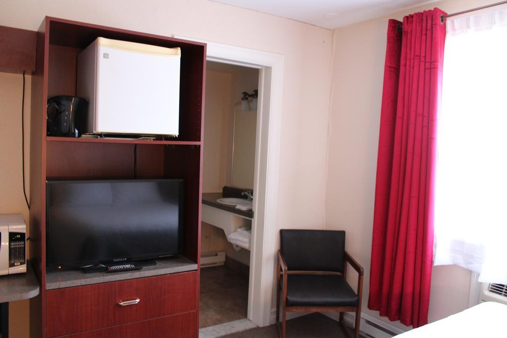 Motel Capri Et Suites 레팡티니 외부 사진