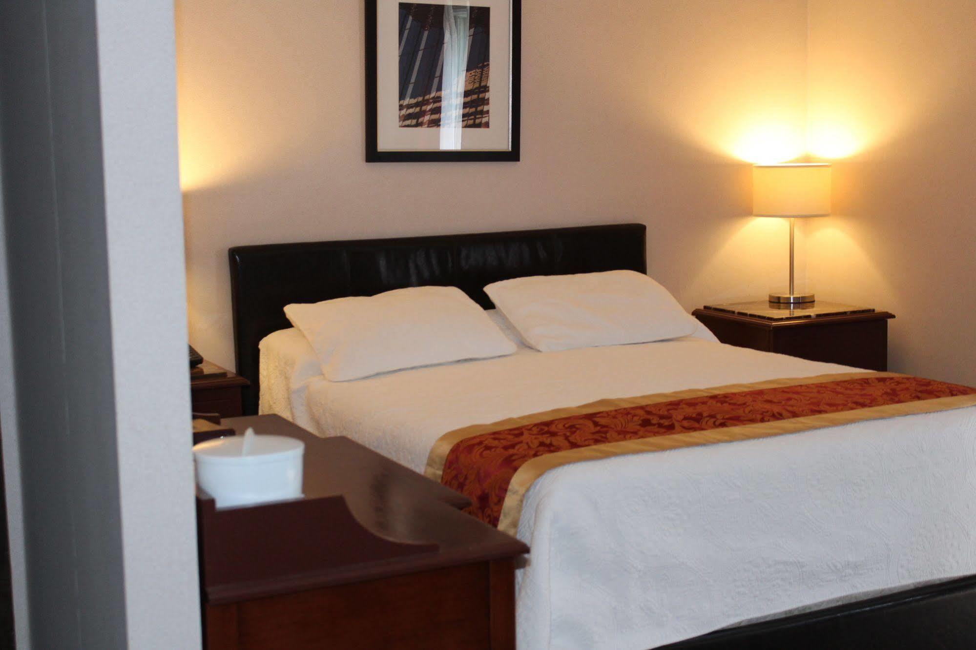 Motel Capri Et Suites 레팡티니 외부 사진