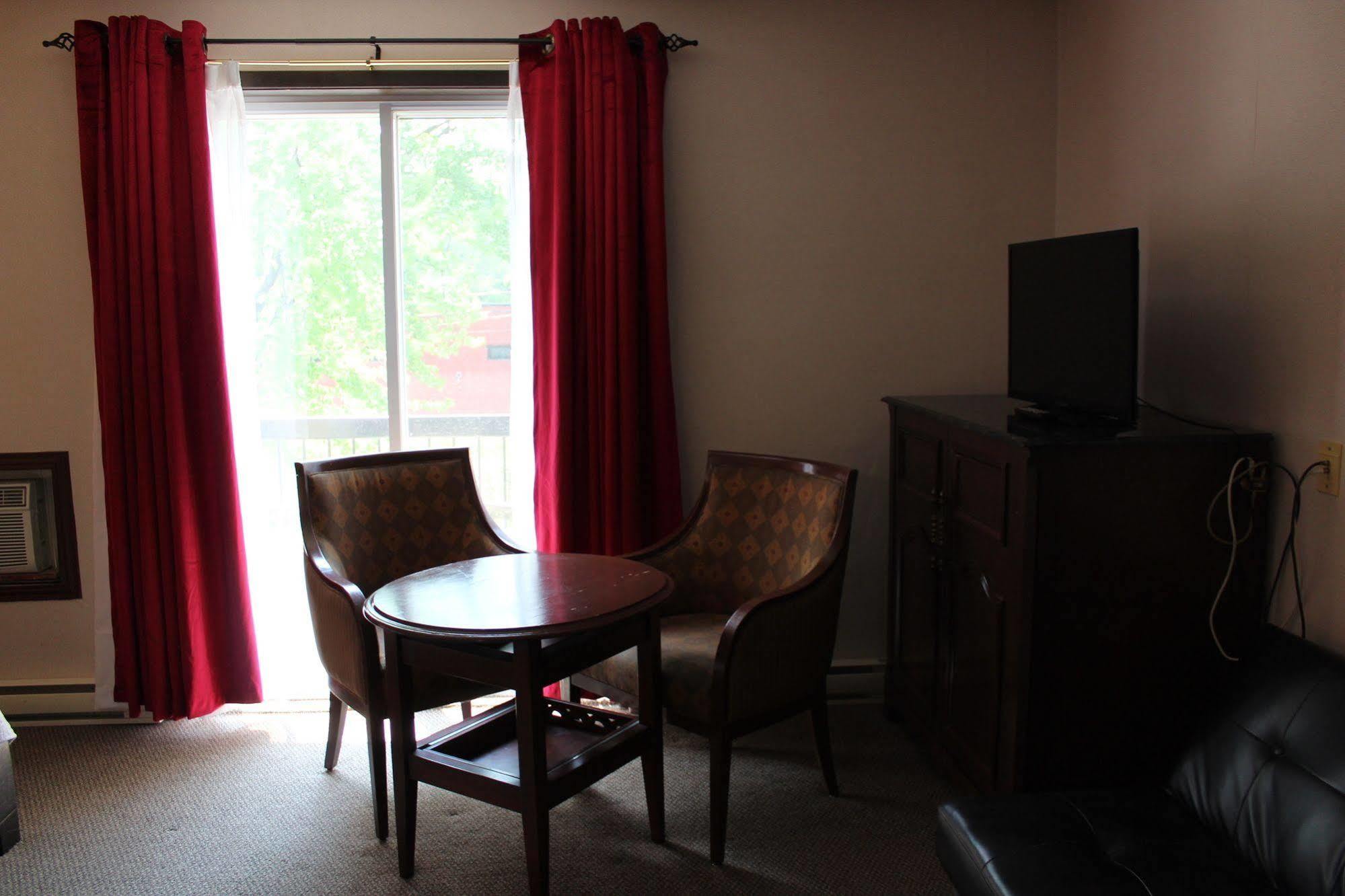 Motel Capri Et Suites 레팡티니 외부 사진