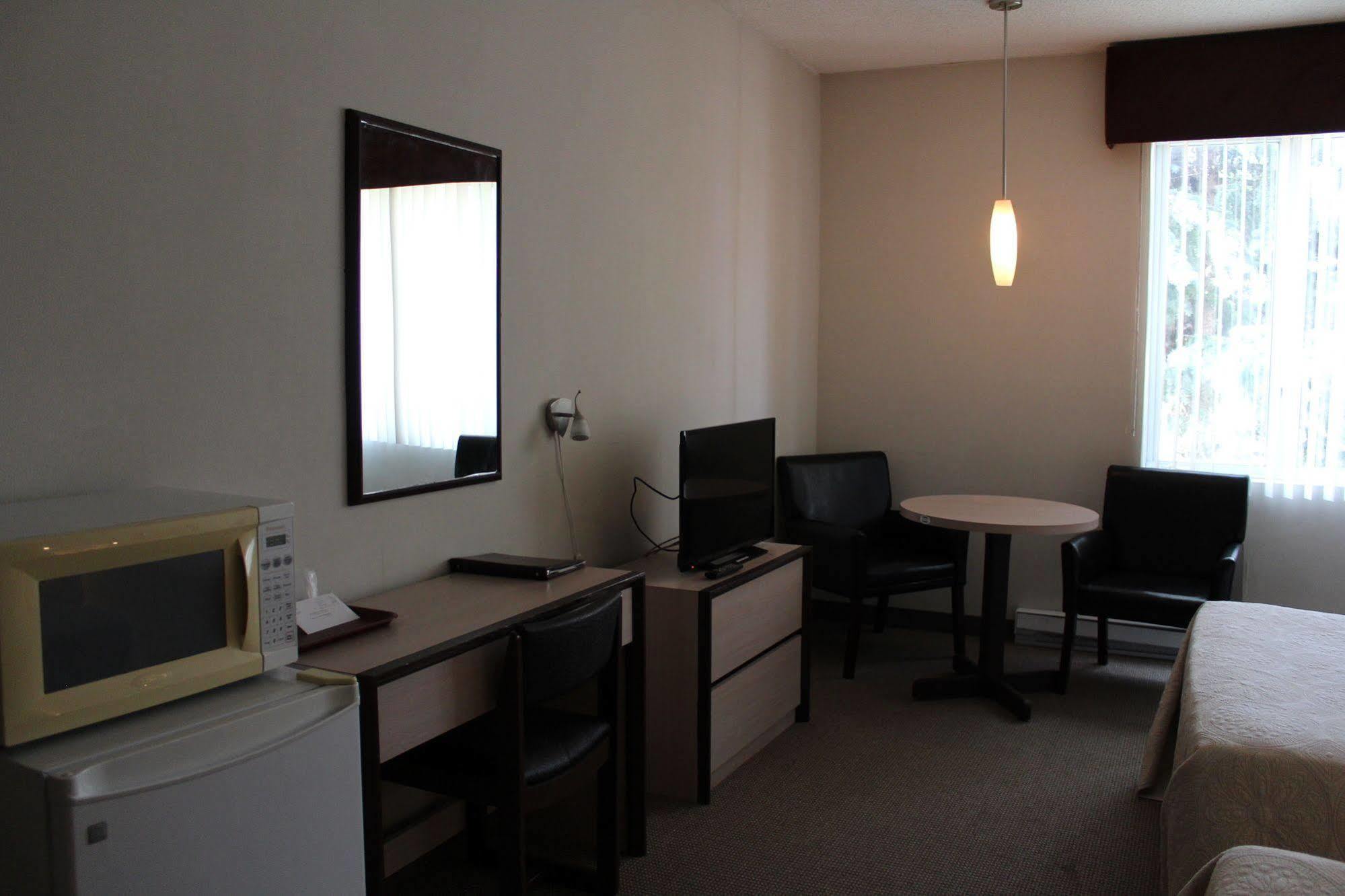 Motel Capri Et Suites 레팡티니 외부 사진