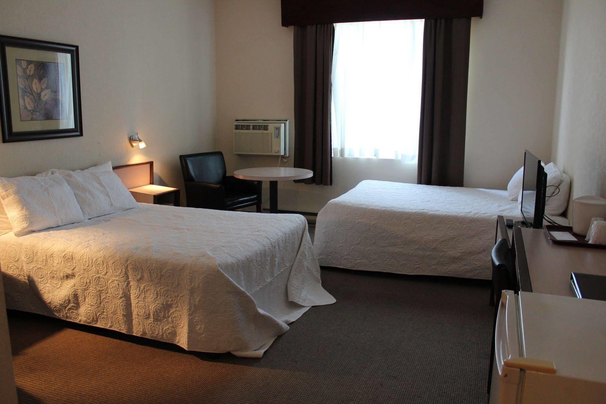Motel Capri Et Suites 레팡티니 외부 사진