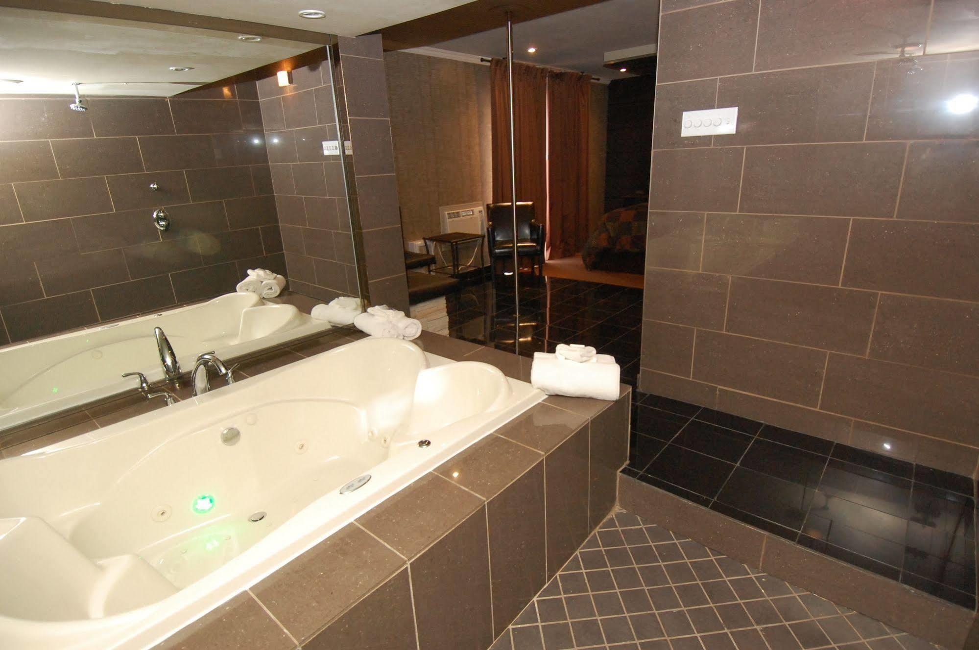Motel Capri Et Suites 레팡티니 외부 사진